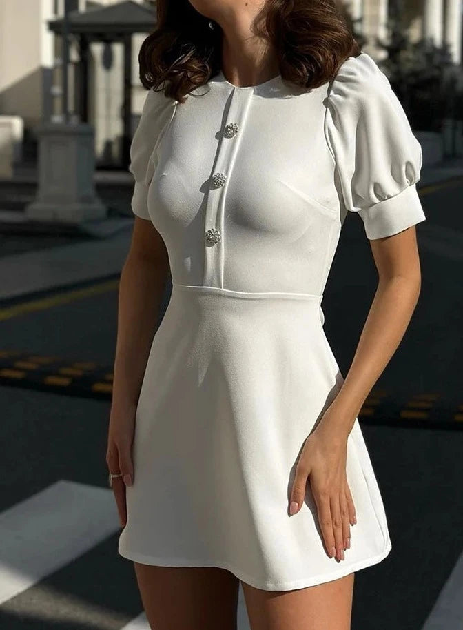 Elegantes weißes Kleid