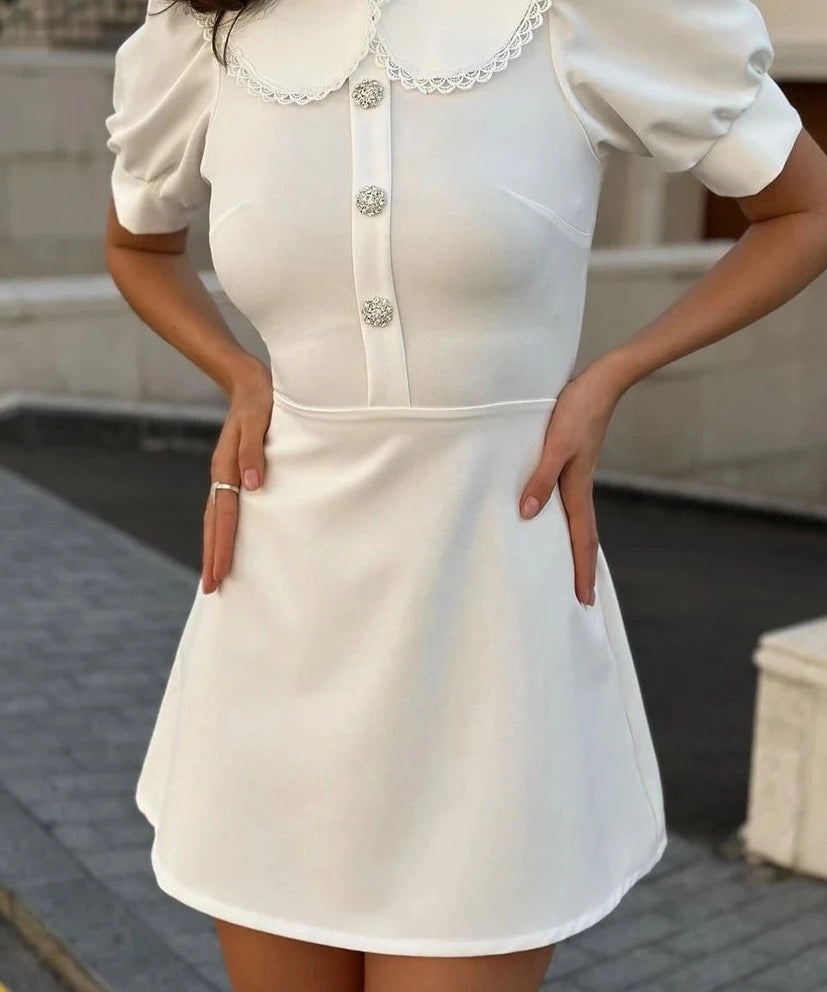 Elegantes weißes Kleid